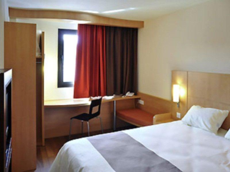 Ibis Budget Girona Costa Brava Hotel Szoba fotó